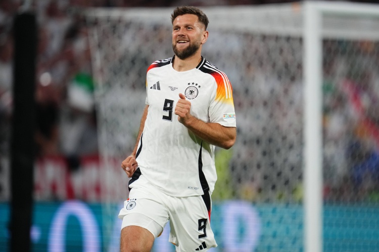 德国本届欧洲杯小组赛打进8球，上次在大赛做到还是2006年世界杯